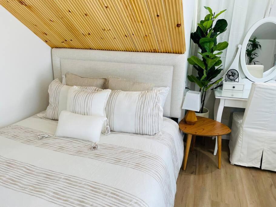 Stylish Cozy One Bedroom Studio With Free Parking Βικτώρια Εξωτερικό φωτογραφία