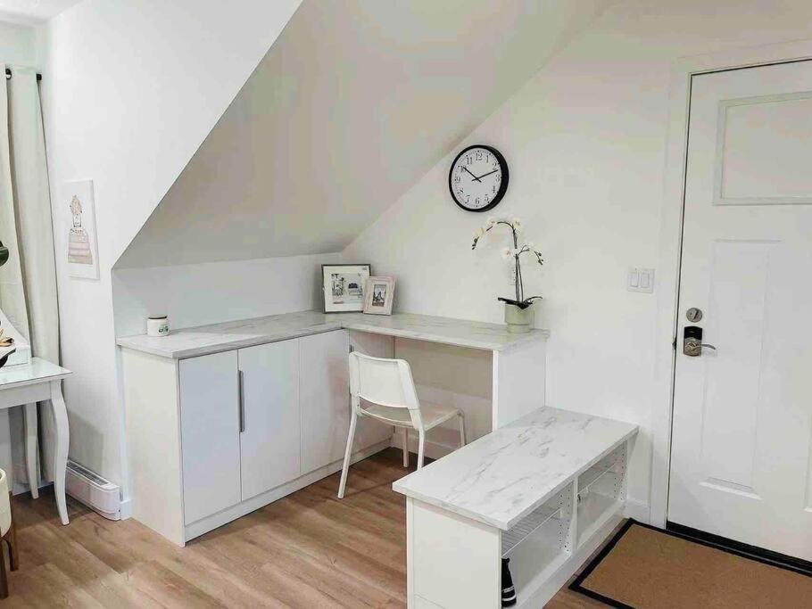 Stylish Cozy One Bedroom Studio With Free Parking Βικτώρια Εξωτερικό φωτογραφία